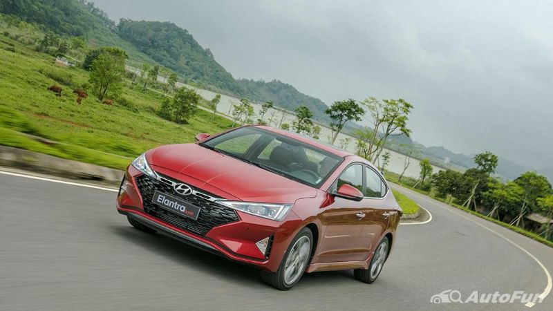 Nên chọn Toyota Corolla 2019 hay Hyundai Elantra 2019? So sánh ưu và nhược điểm