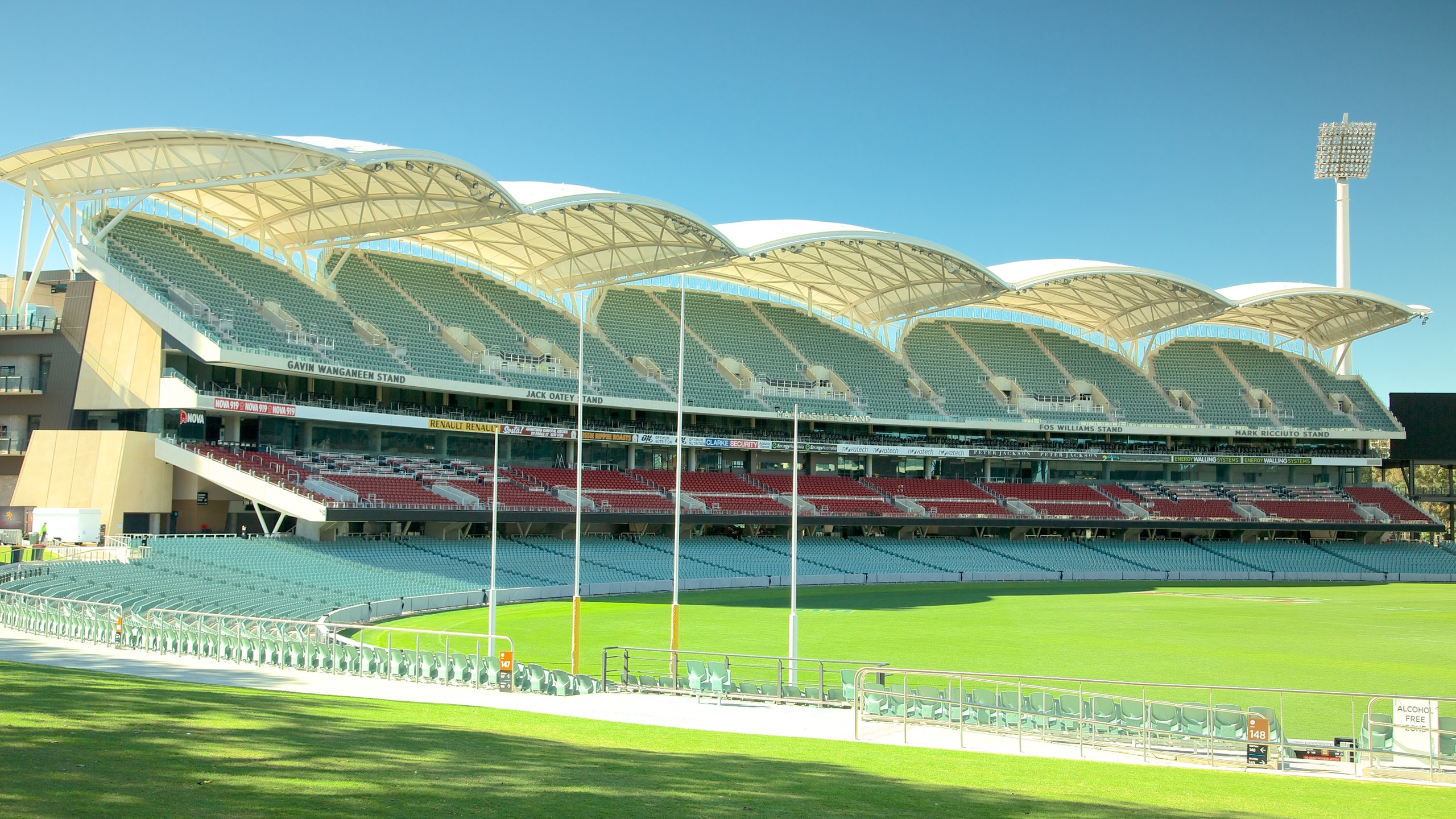 Adelaide vs Brisbane: Giá vé, thông tin sân vận động, cách mua vé!